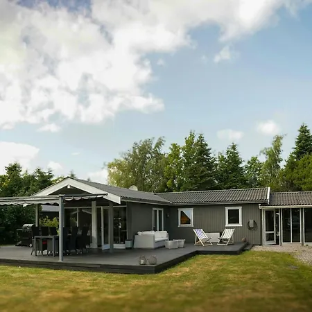 Nordic Retreat With Wilderness Bath Near Marielyst Bøtø By