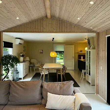 Semesterbostad Nordic Retreat With Wilderness Bath Near Marielyst Bøtø By